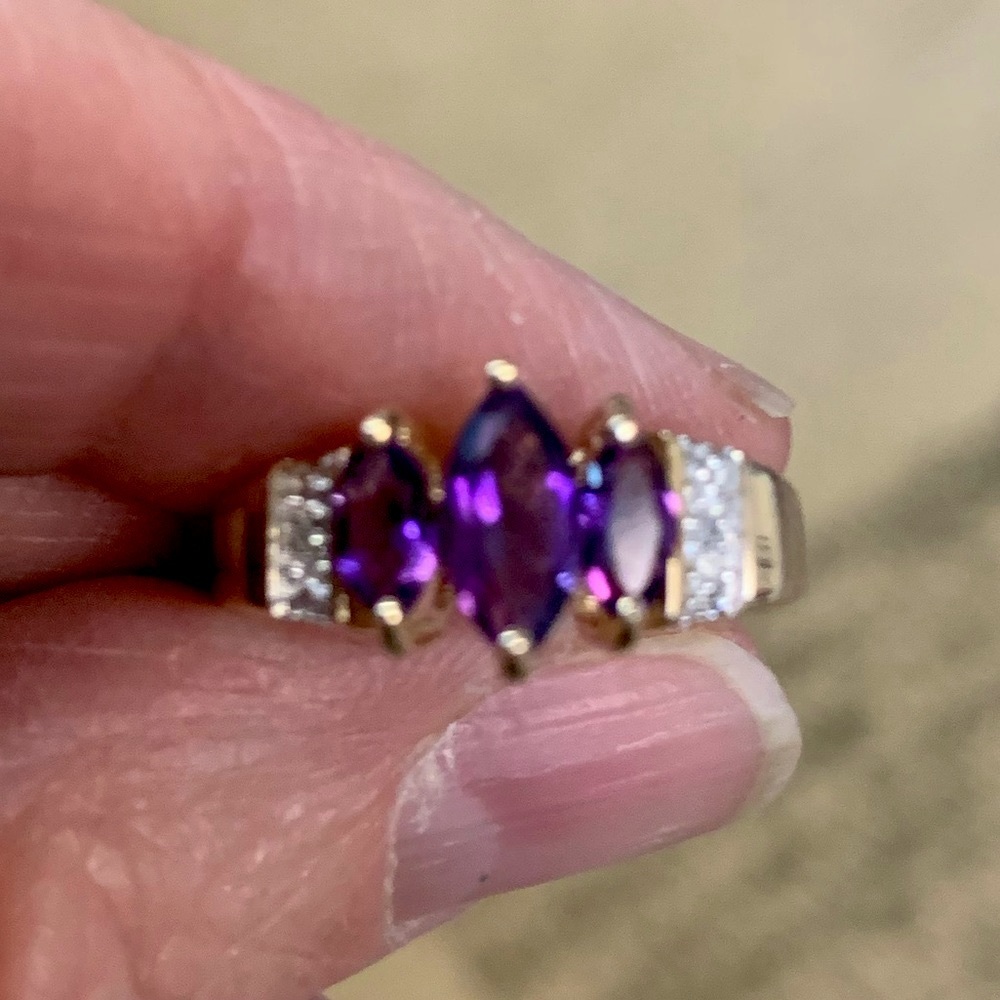 10kt Solid Gold Amethyst and Diamond ring - Picture 2 of 13